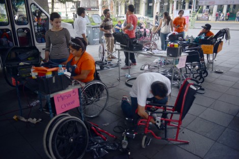 Esta campaña es parte de la labor social del Club Rotario, ya que ellos son quienes pagan las refacciones y la mano de obra la ponen integrantes de la Asociación Autonomía Libertad en Movimiento, personas que también cuentan con alguna discapacidad.  