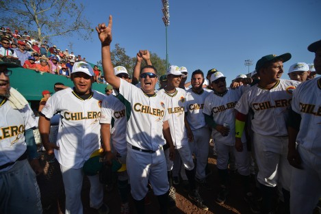 
Chileros de Xalapa se coronaron como campeones de la Liga de Béisbol Estatal de Veracruz (LBEV) 2016 - 2017, al derrotar a Petroleros de Minatitlán. 