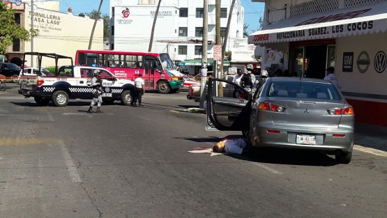 Un piloto aviador  fue asesinado a balazos  en un presunto intento robo cuando viajaba en  su vehículo por calles de la colonia Centro de la ciudad de Veracruz. 