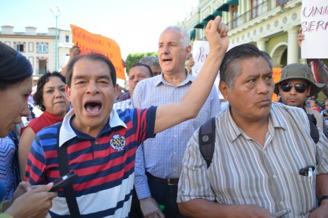 En Xalapa como en otras de las sedes de la UV, trabajadores sindicalizados del SETSUV salieron a las calles para pedir como cada año aumento salarial del 20% y revisión del contrato colectivo.  