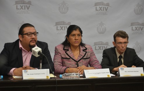 Los diputados perredistas Sergio Rodríguez,  José Kirsch y Yazmín de los Ángeles Copete, en conferencia de prensa anunciaron que apoyarán la solicitud del Gobernador que envió al Congreso para la reestructuración de la deuda. 