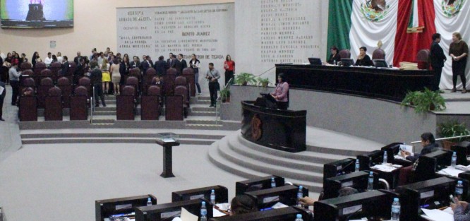 El Congreso del Estado dio entrada a la iniciativa de ley del gobernador Miguel Ángel Yunes Linares para reestructurar la deuda de más de 42 mil millones de pesos hasta por 50 años.