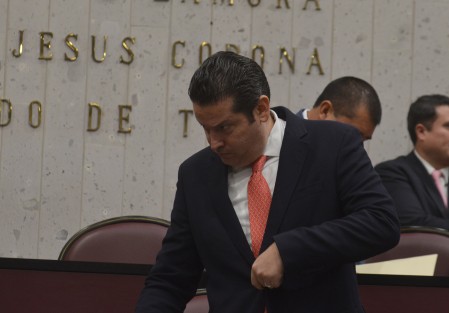 Sigue pensando en el fiscal. El diputado Juan Manuel del Castillo González presentó una iniciativa para establecer que a partir de la ausencia definitiva del Fiscal General, el Congreso del Estado emita la convocatoria pública en la que sea convocada la sociedad en general a participar en la elección. 