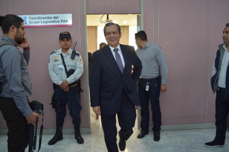 Secretarios de despacho acuden esta mañana al Congreso del estado para detallar el ejercicio de gasto ante las Comisiones permanentes.  El Secretario de Educación Enrique Pérez Rodríguez  llegó en primer lugar. 