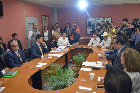 El secretario de Gobierno, Rogelio Franco, también acudió ante diputados de la Comisión de Hacienda. A casi dos meses de iniciada la administración de MAYL, todavía no se define el presupuesto; tienen de plazo 90  días. 