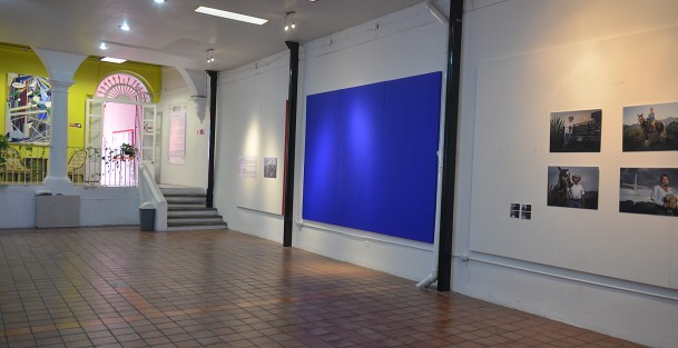 En las instalaciones del Instituto Realia se encuentra la  exposición <em>En el Palenque de Mezcal</em>, obra del fotógrafo internacional Jean Christian Cottu. 