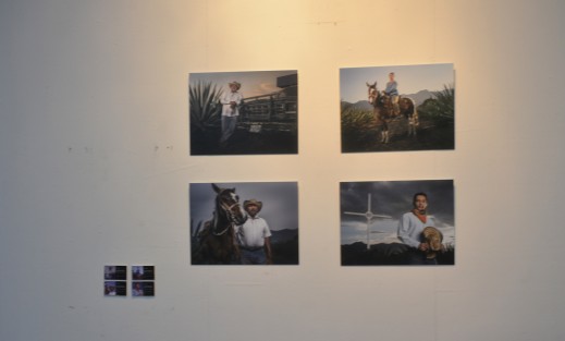 En las instalaciones del Instituto Realia se encuentra la  exposición <em>En el Palenque de Mezcal</em>, obra del fotógrafo internacional Jean Christian Cottu.  