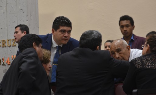 Luego que comenzara a circular un video donde dicen se ve a la diputada Rocío Pérez presentamente tomando el teléfono del diputado exmoreno Sebastián Reyes, la bancada de MORENA, dijeron harán una vaquita para comprarle uno nuevo a su excompañero. Legisladores de Morena tachan tal acusación comoun ataque para querer desprestigiar a su parido ante las cercanas elecciones. 