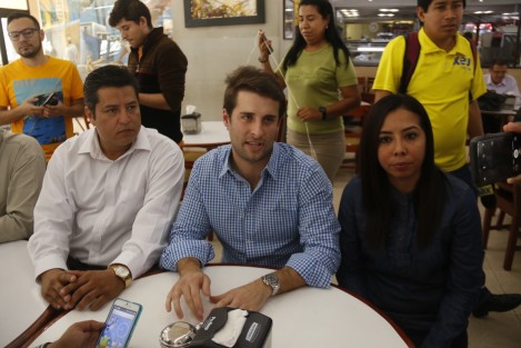 El diputado local del PAN, Bingen Rementería Molina, ofreció una rueda de prensa donde acusó a sus compañeros de las bancadas del PRI y de MORENA de formar una alizanza denominada PRIMOR para bloquear la iniciativa de quitar el fuero a los servidores públicos.