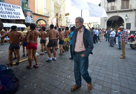 El líder de los 400 Pueblos, César del Ángel, fue detenido cuando se dirigía de la Ciudad de México hacia su rancho El Guayabo, de Poza Rica. En próximas horas será trasladado al reclusorio de Pacho Viejo.