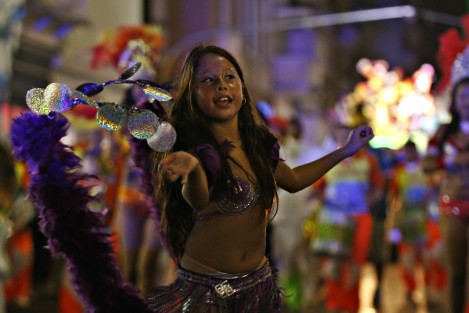 Se realizó un papaqui sobre la avenida Independencia como parte del preludio de carnaval de Veracruz. Participaron comparsas, bastoneras, batucadas y carros alegóricos.
