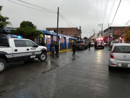 Una fuerte balacera ocurrida en Fortín, dejó como saldo un fallecido en el lugar de los hechos y 4 heridos, entre ellos un menor de edad, que está herido de gravedad. Además de una persona privada de su libertad. 