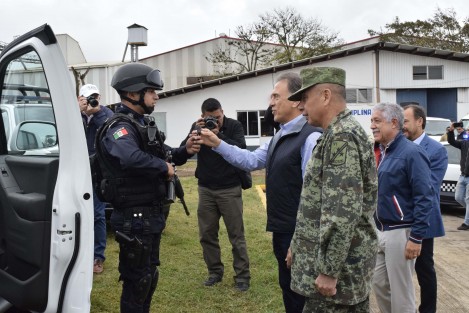 El Ayuntamiento de Córdoba y el Gobierno del estado junto con las fuerzas federales, estatales y municipios de la zona centro, asumieron el compromiso de sumar esfuerzos para garantizar la seguridad de los cordobeses y habitantes de la región central del estado. 