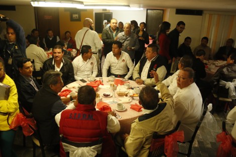 Representantes de sindicatos diversos, acudieron a la reunión de unidad convocada por el Congreso del Trabajo de Veracruz. 