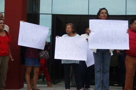 Militantes y seccionales del PRI en el municipio de Veracruz, manifestaron su inconformidad por la designación de Renato Alarcón como dirigente estatal de este partido político. 