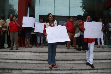 Militantes y seccionales del PRI en el municipio de Veracruz, manifestaron su inconformidad por la designación de Renato Alarcón como dirigente estatal de este partido político. La protesta tuvo lugar en el patio del Edificio Adolfo Ruiz Cortines, sede el PRI en esta ciudad.