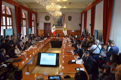 Se llevó a cabo la primera reunión ordinaria del Consejo estatal de Salud, donde acudieron autoridades federales, universitarias y del Gobierno encabezadas por el mandatario Miguel Ángel Yunes Linares y la representante de la organización Panamericana de la Salud, Gerry Eijemans.