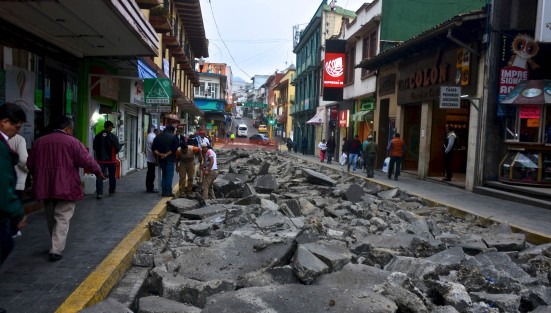 En unas cuantas horas de haber comenzado con los trabajos de remodelación de la calle  Primo Verdad, así lucían los trabajos. Ojalá para construir también sea rapidito... pero con calidad.  