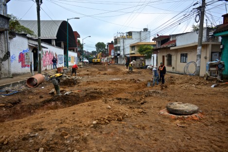 Continúa la sustitución de tomas de agua así como la renovación del drenaje de la calle Pípila y según lo dicho por los trabajadores en breve se colocará el concreto hidráulico.   
