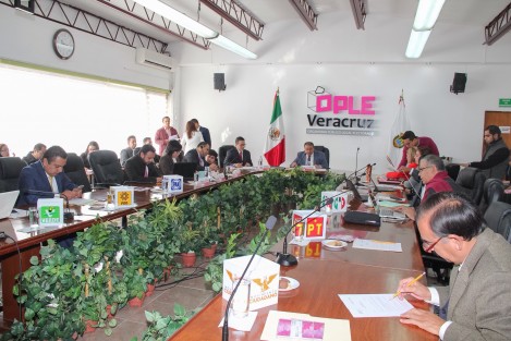 En sesión ordinaria se presenta el informe de la Vocalía del Registro Federal de Electores de la Junta Local Ejecutiva del Instituto Nacional Electoral al Organismo Público Local Electoral del Estado de Veracruz de las actividades realizadas en el marco del Proceso Electoral Local 2016 - 2017. 