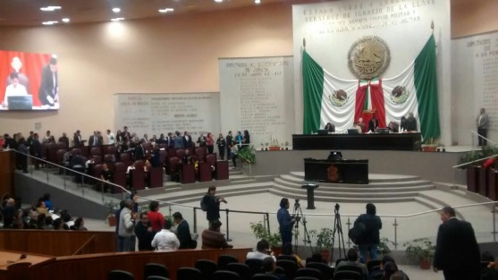 Durante la esión del Congreso de Veracruz, este martes se presentó una nueva iniciativa para la autonomía financiera de la UV, con un monto inicial del 2.58% del presupuesto estatal y no el 4% como se aprobó durante la pasada Legislatura.