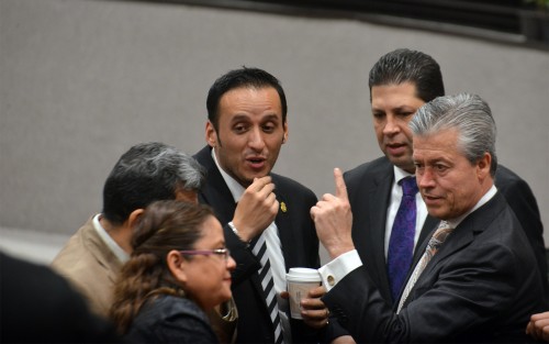 Durante la vigésima primera sesión, última del periodo ordinario, las diputadas y diputados de la LXIV Legislatura aprobaron diversos dictámenes relacionados con reformas a la legislación estatal para aumentar las previsiones para cuando el delito de robo sea cometido por policías, un registro estatal de enfermedades raras, las agravantes para el delito de pederastia, cuotas escolares serán destinadas para infraestructura y decretar a Marzo como mes del agua, entre otros. 