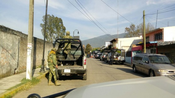 La mañana de este miércoles, elementos de la Secretaría de Seguridad Pública del Estado, apoyados por personal de la Fuerza Civil, Policía Federal, Sedena y de la Secretaría de Marina Armada de México (Semar) llegaron a Cd. Mendoza para tomar control de la seguridad del lugar. Sin información oficial se habla de la desintegración de la Policía Municipal. Familiares de los elementos están a la expectativa. 