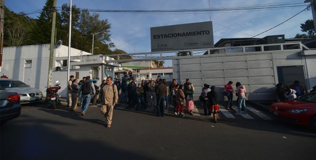 Desde temprana hora, integrantes de Progresa México impidieron la entrada a empleados de las oficinas de de CMAS; exigían tomas de agua  y drenajes para la colonia Maravillas, la cual es de reciente creación. 