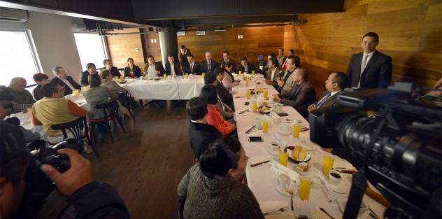 El alcalde Américo Zúñiga acudió a una reunión de trabajo represnetantes de COPARMEX, CANACO, SEVAC, entre otros, para tratar asuntos que favorezcan la generación de empleos e inverciones en Xalapa. 