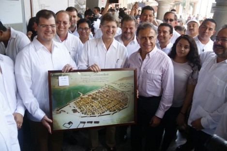 El secretario de turismo del gobierno federal, Enrique de la Madrid Cordero, recorrió el centro histórico de la ciudad de Veracruz en compañía del gobernador Miguel Ángel Yunes Linares.  