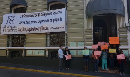 Empleados del COLVER siguen con su manifestación y se quejan de los aviadores que ya fueron detectados, pero que ninguna autoridad hace nada para cesarlos, mientras  y los verdaderos trabajadores sufren las consecuencias de estos abusivos funcionarios. 