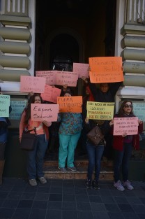 Trabajadores de Colver vuelven a manifestarse debido a la falta de pago de sus sueldos presuntamente por la investigación que se hace en busca de eliminar aviadores o personas con doble plaza injustificadas. Les adeudan sueldos de enero y diciembre más aguinaldo.