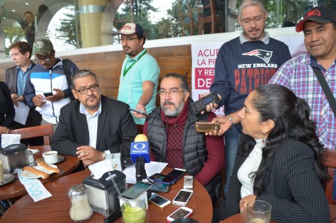 Académicos simpatizantes de Morena, en conferencia de prensa hablaron sobre la llegada de Andrés Manuel Lopez Obrador el próximo domingo a la capital veracruzana.