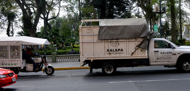 No salieron tan aguantadoras los vehículos que remplazaron a los caballos  carretoneros, o de plano ya no les alcanzó para la gasolina. 