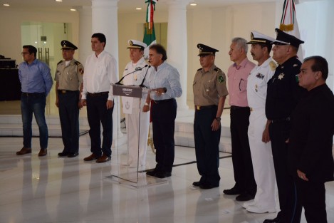 En conferencia de prensa en el edificio de la Primera Región Naval, ubicado en Marina Mercante del Puerto de Veracruz, el gobernador Miguel Ángel Yunes Linares sentenció a los bancos asegurando que son ellos los que se tienen que hacer cargo de la seguridad de sus clientes e instalaciones.  