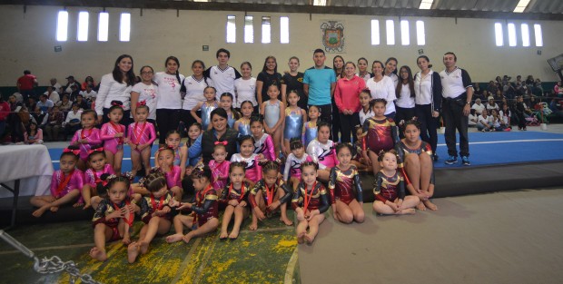 La <em>1era Copa Central Gym Xalapa</em> se lleva a cabo en las instalaciones del gimnasio municipal del FOVISSSTE, las competencias  y premiaciones se realizaron este sábado y el domingo la entrada es gratuita.
