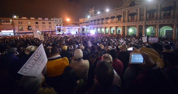 Plaza llena de simpatizantes de Morena que llegaron desde varios puntos de la entidad. 