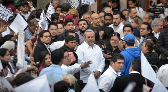 El expanistas Domingo Bahena Corbalá, entre los que se sumaron a la firma del  Acuerdo de Unidad, aunque al ser presentado en el templete se llevó algunos abucheos.  