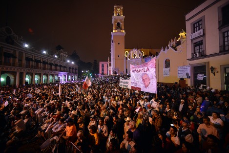 AMLO con Plaza llena. 