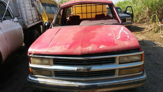 Este martes fueron aseguradas  6 camionetas que se encontraban listas para ser abastecidas de bidones de gasolina de una toma clandestina, ubicada en la localidad de Río Moreno; Policía municipal de Omealca y SEDENA participaron en el operativo. 