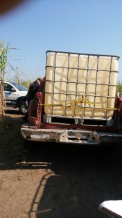 Este martes fueron aseguradas  6 camionetas que se encontraban listas para ser abastecidas de bidones de gasolina de una toma clandestina, ubicada en la localidad de Río Moreno; Policía municipal de Omealca y SEDENA participaron en el operativo.
