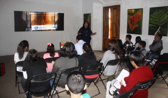 Adriana Martínez Cadena, regidora XI de transparencia y equidad de género del Cabildo Digital de Xalapa, impartió el curso-taller Prevención de delitos en las redes sociales,  con temas como datos personales, ciberacoso, ciberbulliyng y sexting. 