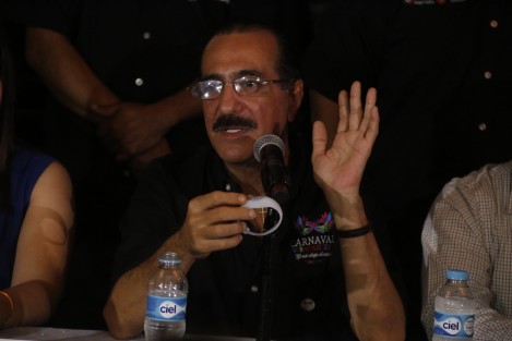 El presidente del comité del carnaval de Veracruz, Luis Antonio Pérez Fraga, anunció que los lugares preferenciales para los eventos masivos de esta fiesta tendrán un costo de 500 y 250 pesos. De igual forma se estarían cobrando 70 pesos por persona en las gradas para observar los paseos; estas medidas obedecen, dijo Pérez Fraga, al no haber apoyo en lo absoluto por parte del gobierno del estado.