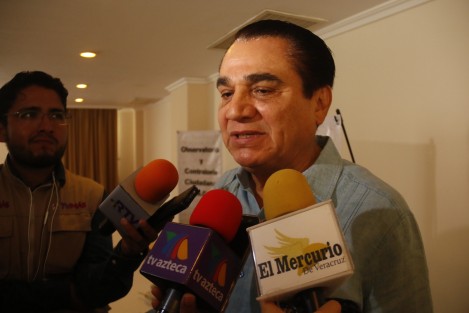 Hilario Arenas, presidente del Observatorio y Contraloría Ciudadana de Veracruz, pidió la renuncia del fiscal Jorge Winckler, ante la inminente salida del penal de Pacho Viejo del exsecretario de Seguridad Pública, Arturo Bermúdez Zurita, acusado de enriquecimiento ilícito y quien podría enfrentar su proceso en libertad gracias a un amparo indirecto emitido por un juez federal. 