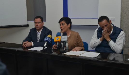 Para llorar la bancada panista, pues luego que la diputada María Elisa Manterola en conferencia señalara algunas obras inconclusas en Martínez de la Torre, según reportadas como concluídas, sale su compañero Juan Manuel de Unanue a decir que se fije bien pues las obras son de 2016 y la Cuenta Pública no se ha entregado. 