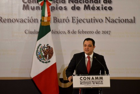 El alcalde Américo Zúñiga Martínez, en su calidad de presidente de la Federación Nacional de Municipios de México (FENAMM), señaló que el municipio mexicano tiene grandes retos, <em>nuestro marco normativo debe revisarse y debemos fortalecernos, porque no se nos puede olvidar que somos los primeros respondientes del sistema político mexicano y, en ese sentido, hay mucho por hacer</em>.