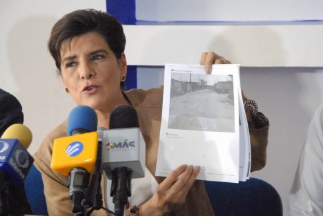 Para llorar la bancada panista, pues luego que la diputada María Elisa Manterola en conferencia señalara algunas obras inconclusas en Martínez de la Torre, según reportadas como concluídas, sale su compañero Juan Manuel de Unanue a decir que se fije bien pues las obras son de 2016 y la Cuenta Pública no se ha entregado.