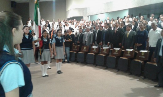 Con la presencia del Magisterio se llevó a cabo la conferencia <em>2017, Año del Centenario del Artículo Tercero Constitucional</em> en el Congreso del Estado. 
