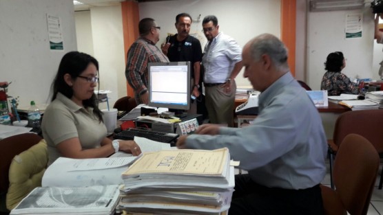 El empresario Javier Ailliud, cercano a Salvador Manzur y Fidel Herrera, se presentó a declarar al juzgado tercero de primera instancia, ya que es acusado por Luis Alberto González Gutiérrez de Velasco, de despojo de un predio que él asegura compró hace 20 años. 
