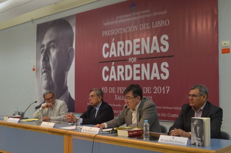 El Ingeniero Cuauhtémoc Cárdenas Solórzano, acompañado por investigadores de la UV, presento su libro <em>Cárdenas por Cárdenas</em>, una biografía de la vida de su padre, Lázaro Cárdenas  quien se destacó por ser un gran político y cuyas reformas repercutieron de manera fundamental en la vida del país. 